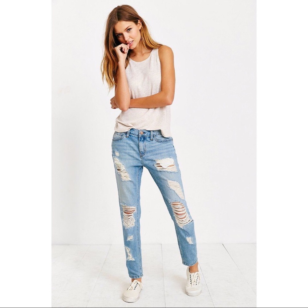BDG Slim Boyfriend Jean - Light Denim Slash